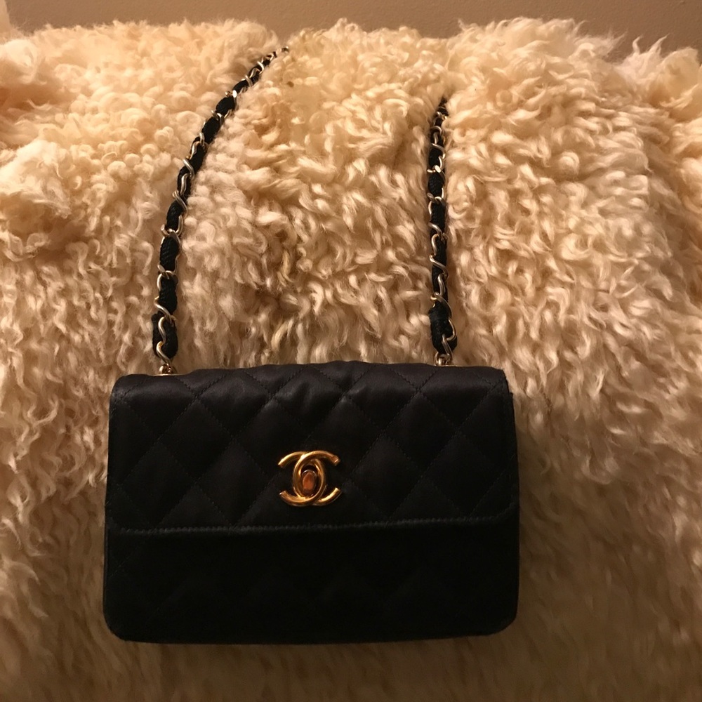 Chanel satin mini - Picture 2 of 4