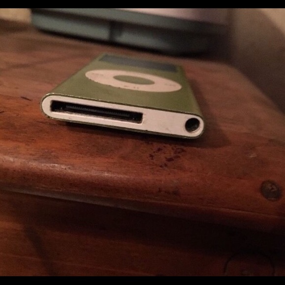 iPod nano 2nd Generation - Picture 2 of 2