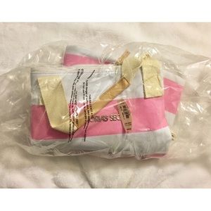 NWT VS Getaway Tote Bag