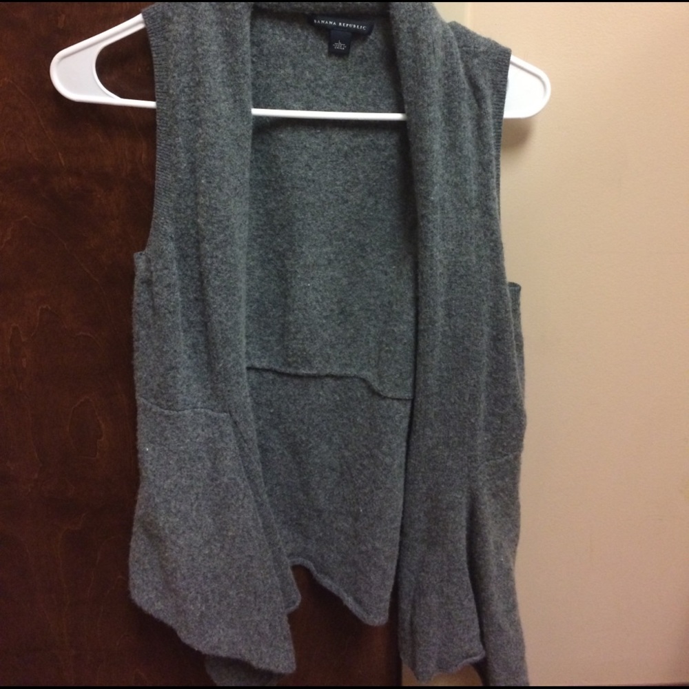 Sleeveless cardigan
