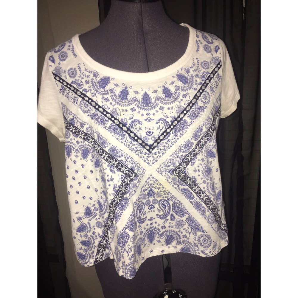 White tshirt with blue and black design