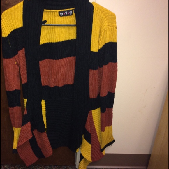 Cardigan - Picture 2 of 4