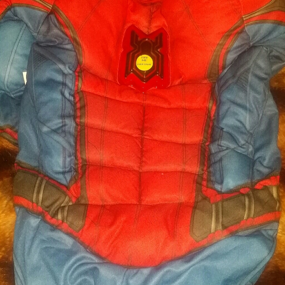 Spider-Man costum comes with mask