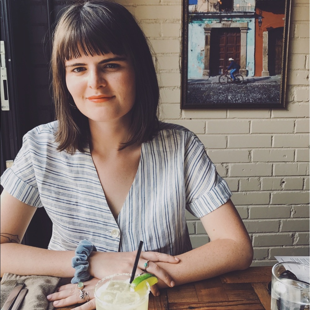 Meet your Posher, Caitlin