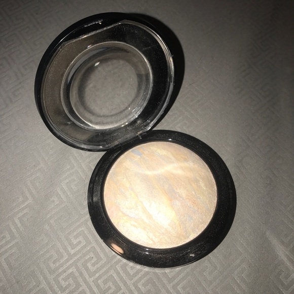 MAC Cosmetics Other - MAC Mineralize Skinfinish in Lightscapade