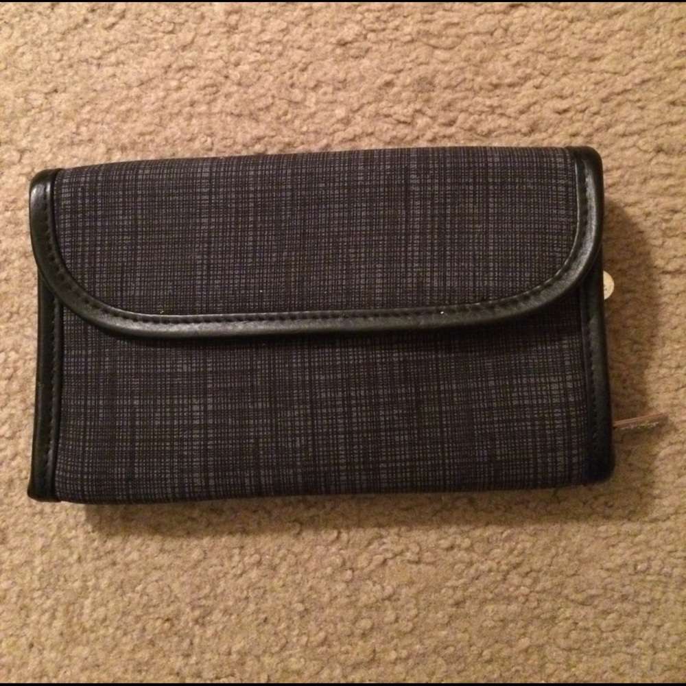Thirty one brand clutch organizer wallet