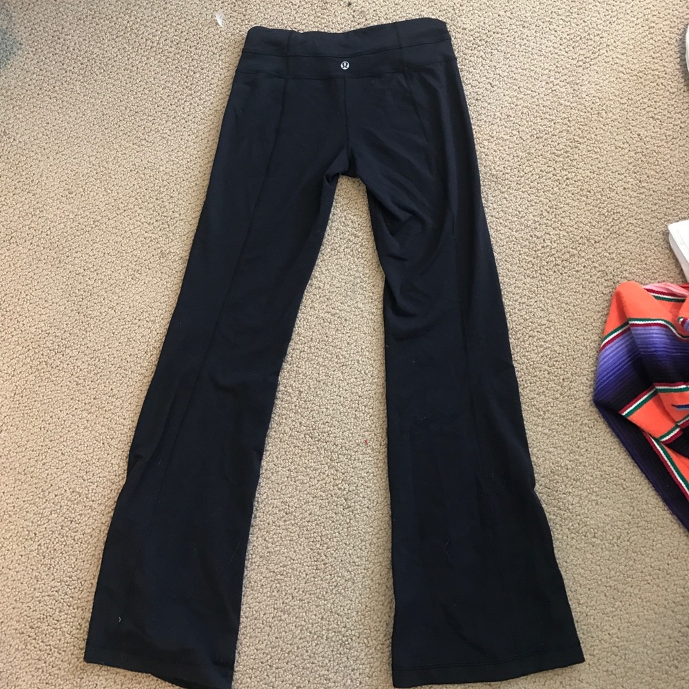 Black lululemon yoga pants