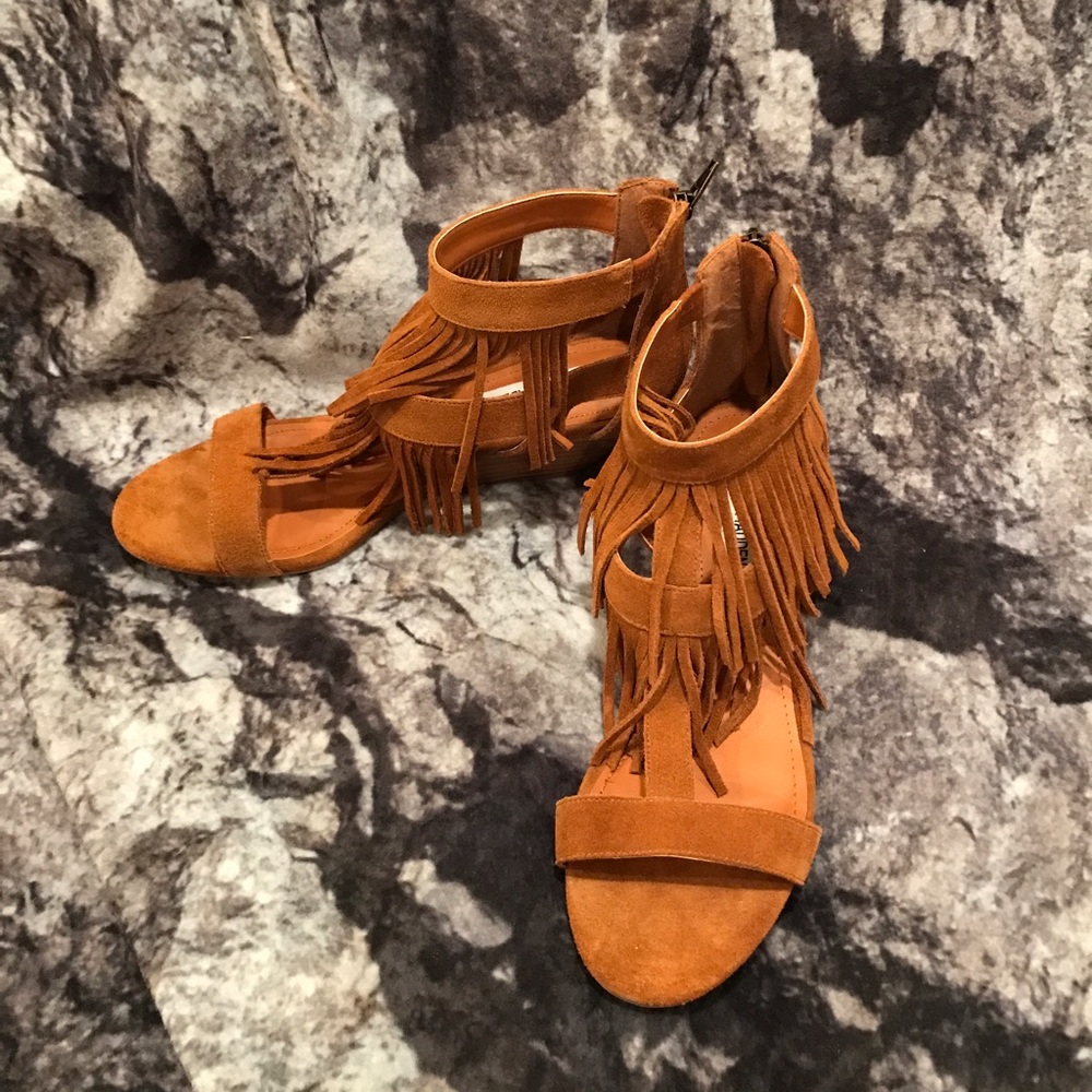 NWT NIB Steve Madden Wedge Sandal with Fringe - Picture 5 of 7