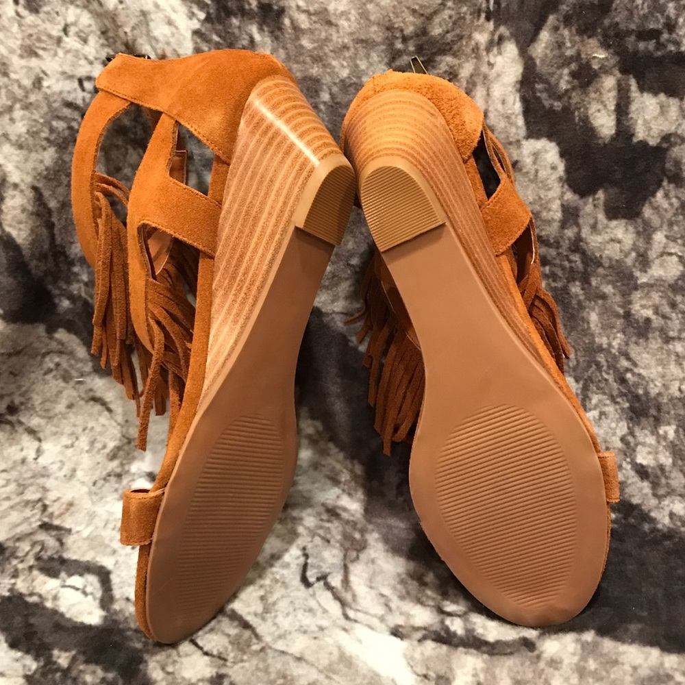 NWT NIB Steve Madden Wedge Sandal with Fringe - Picture 6 of 7