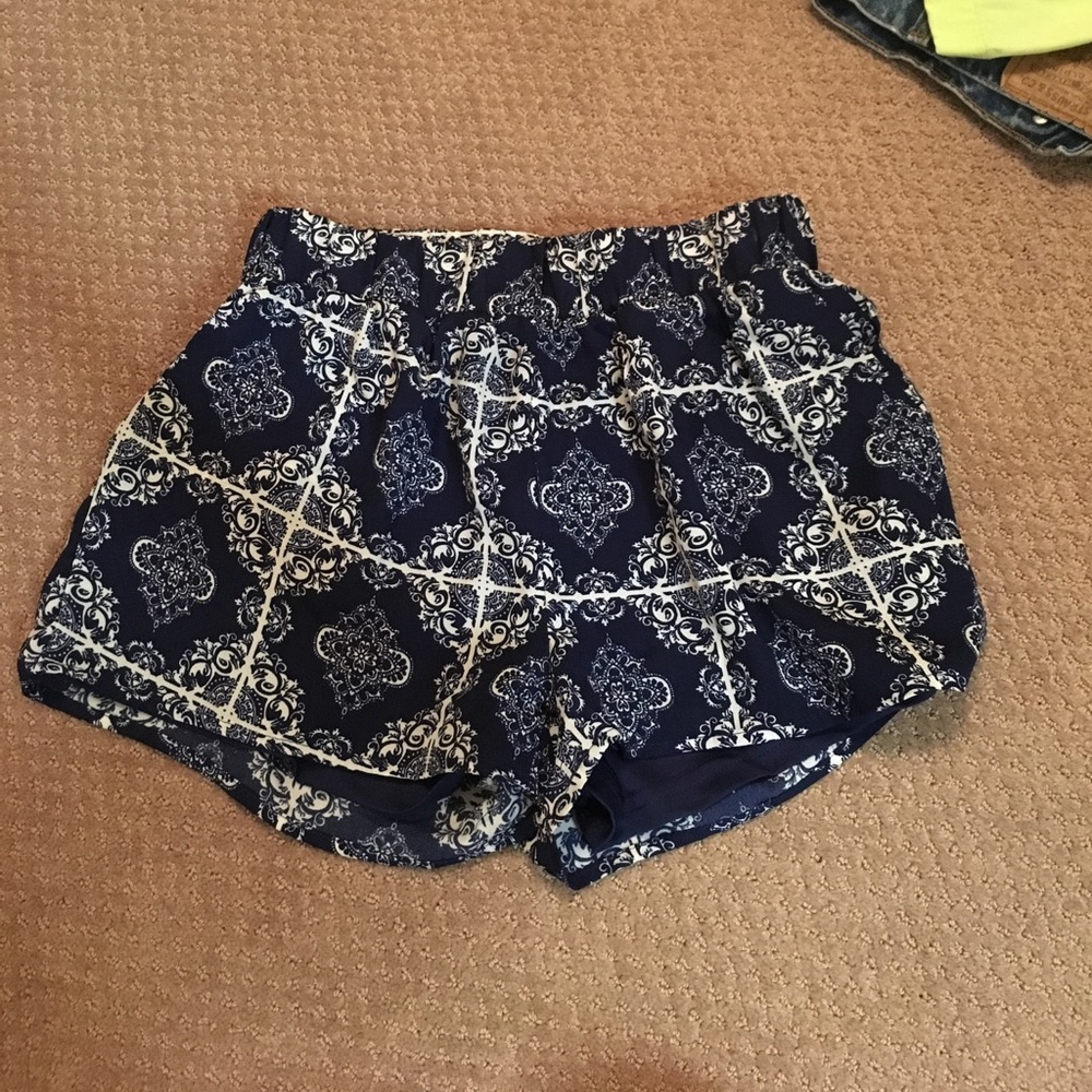 Women's patterned shorts size small!