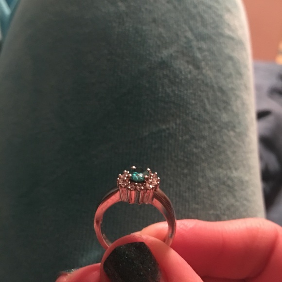Gemstone ring - Picture 5 of 8