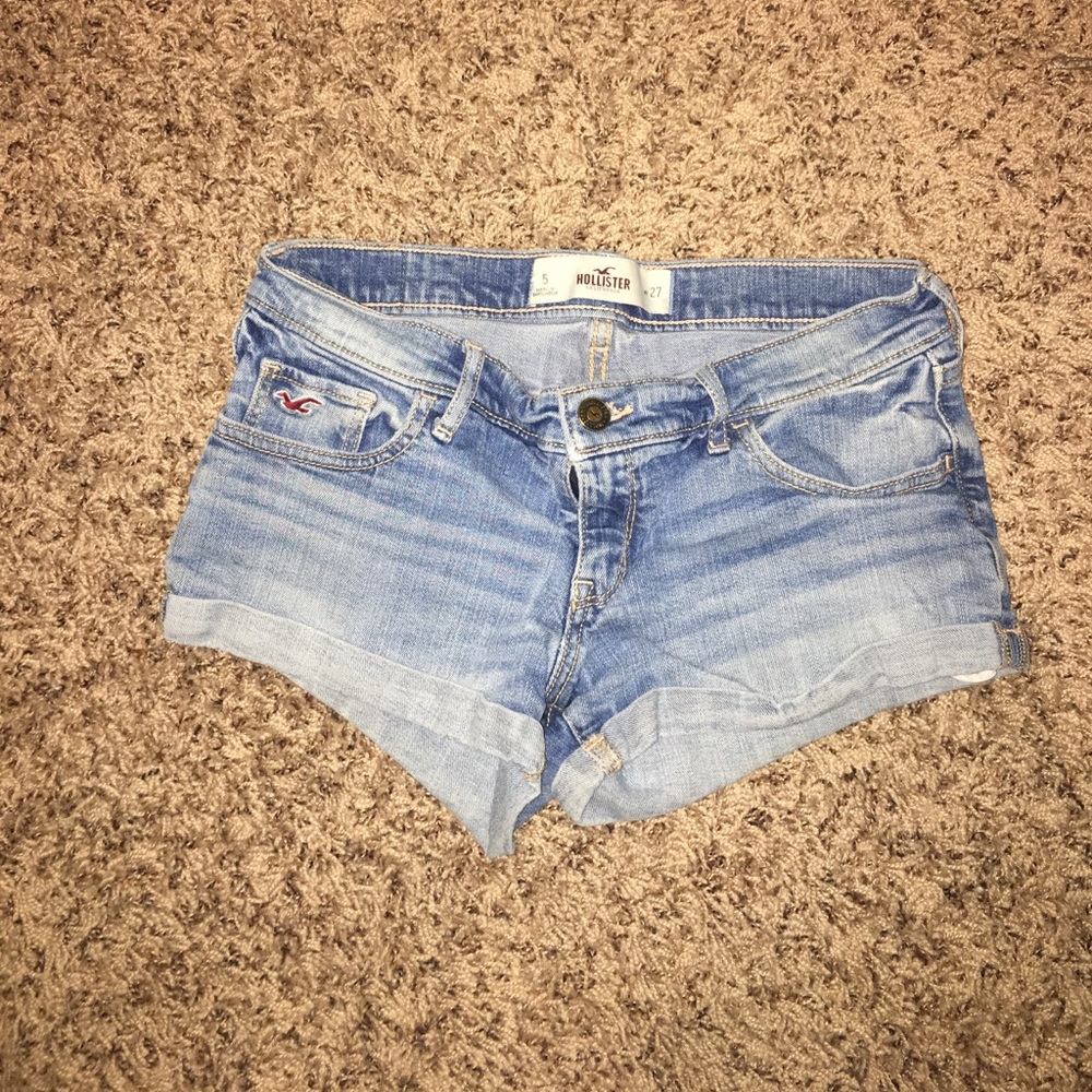 Hollister shorts size 5 waist 27 great condition!