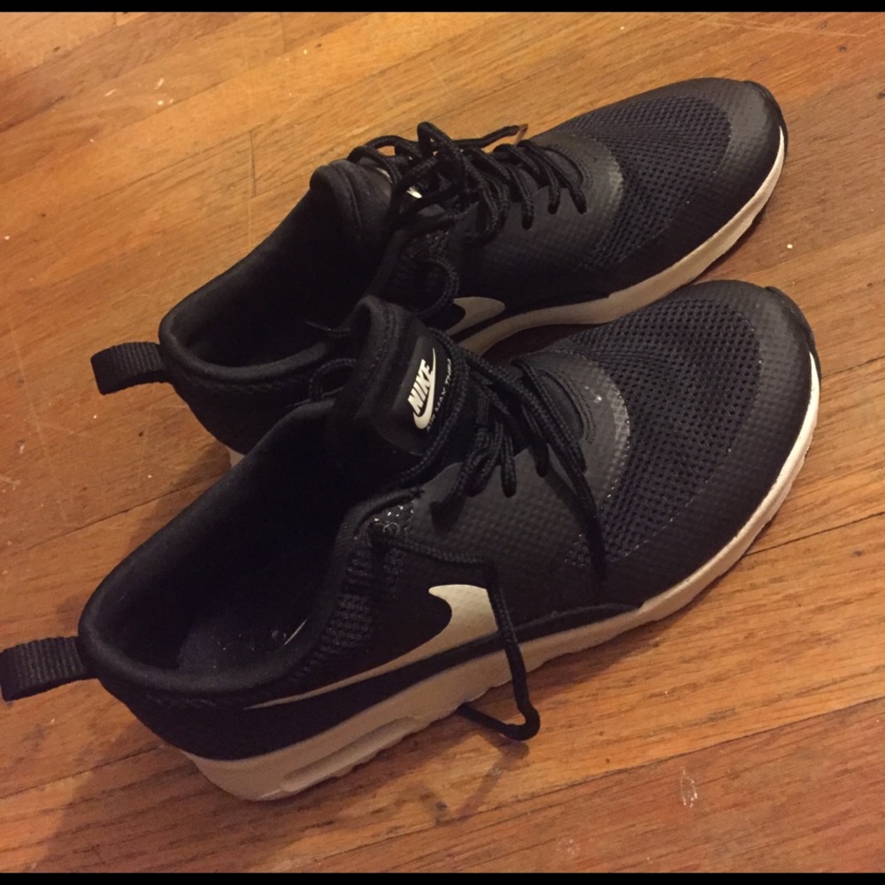 Nike Thea Black sneaker [womens size 7]