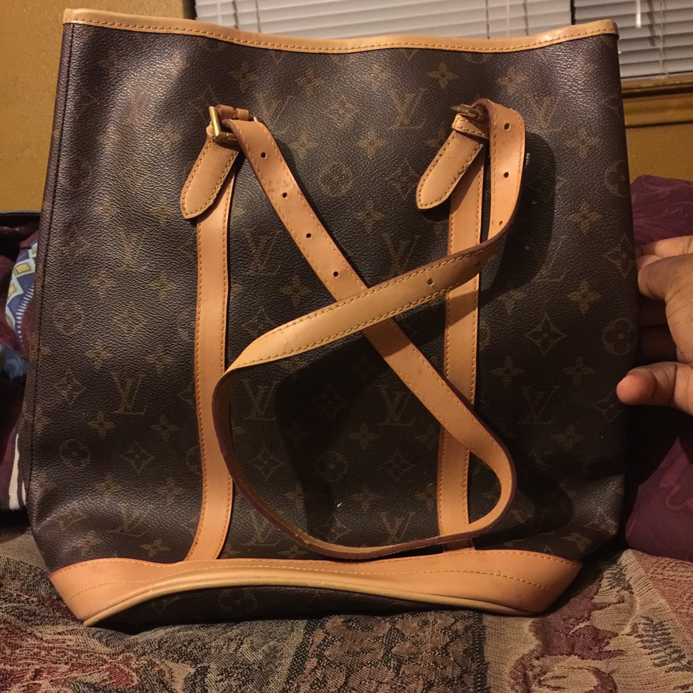 Louis Vuitton Bucket Bag ( Authentic )