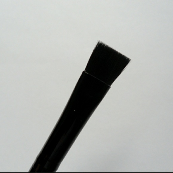 ELF flat eyeliner brush - Picture 2 of 2