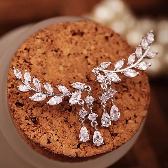 🔴🆕Gold Crystal Zirconia leaves tassel ear studs - Picture 3 of 6