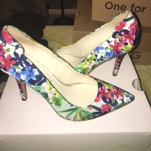 Yubia Heels Sz 7. (Floral Print)