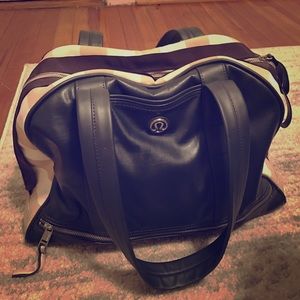 Lululemon bowler bag
