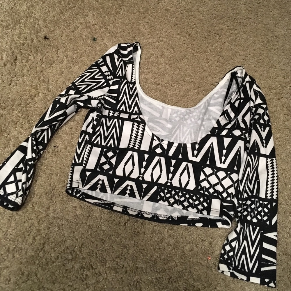 designed crop top - Picture 3 of 3
