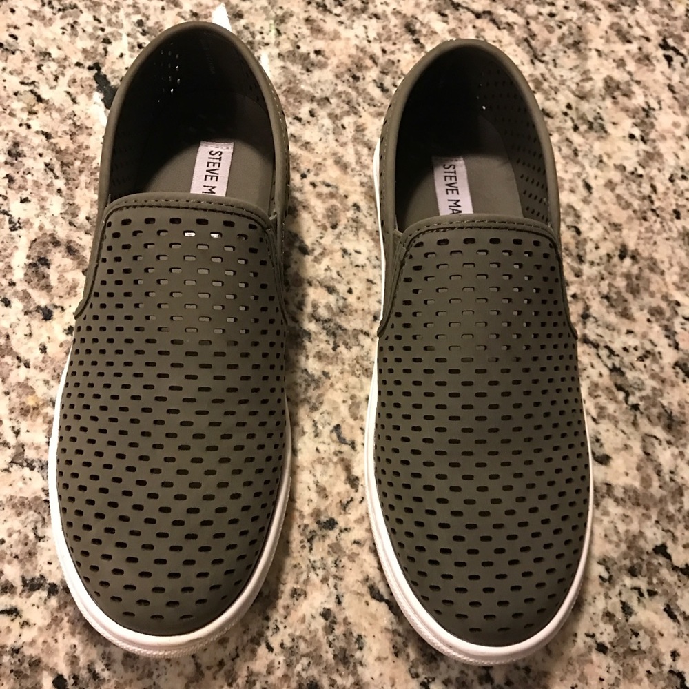 Steve Madden slip ons