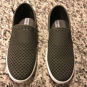 Steve Madden slip ons