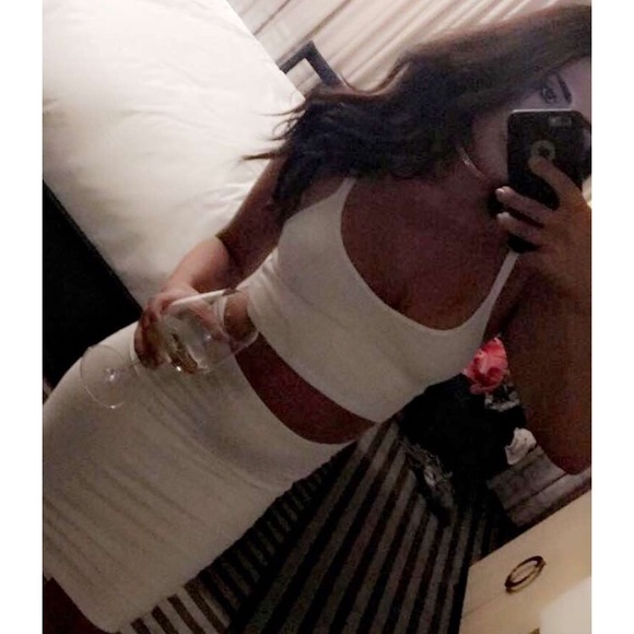 ❌SOLD IN BUNDLE❌White midi skirt - Picture 2 of 3