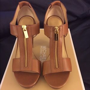 MICHAEL Kors Berkeley T-Strap Dress Sandals size 9