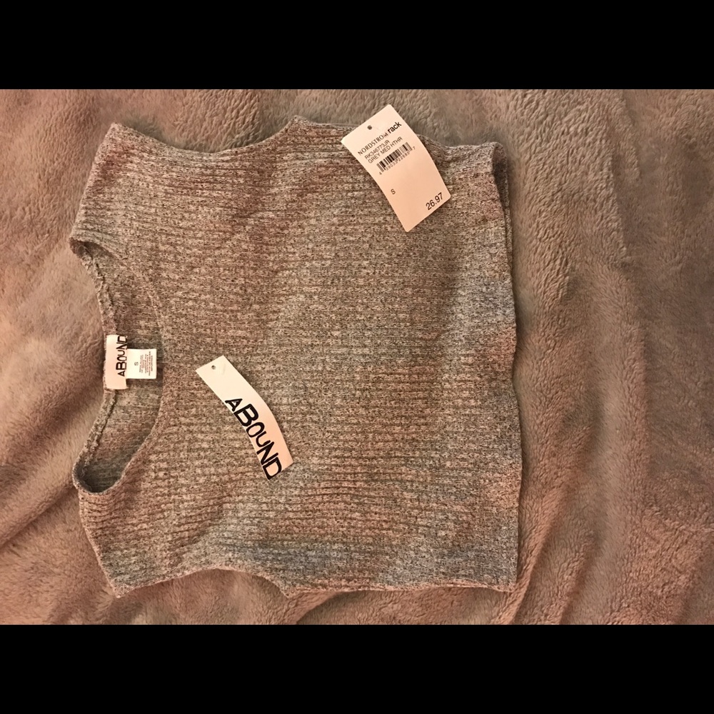 Abound small crop top NWT