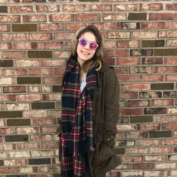 Meet your Posher, Raeanna - Picture 1 of 1