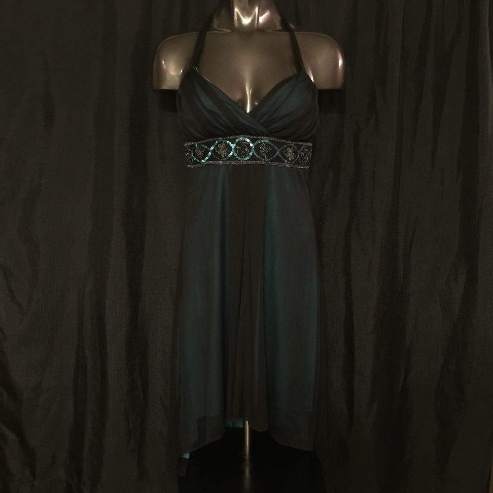Elegant green halter dress with sequin detailing