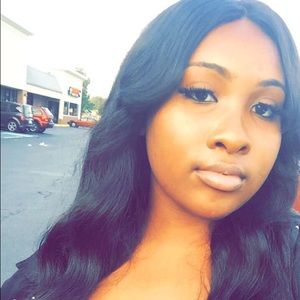 Meet your Posher, Amiracle