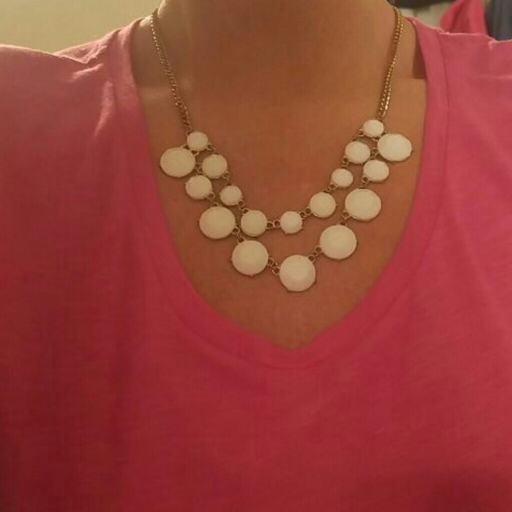 White adjustable necklace in box