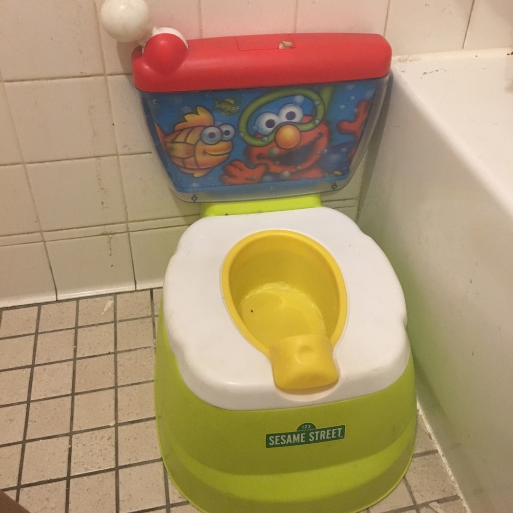 Elmo potty - Picture 2 of 3