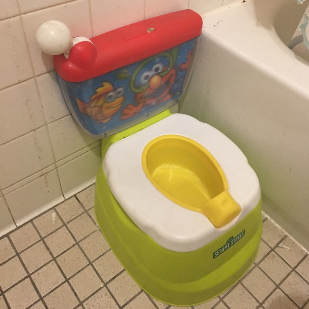 Elmo potty - Picture 3 of 3