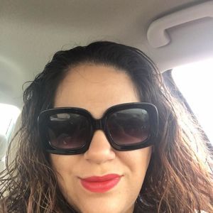 Meet your Posher, Helen