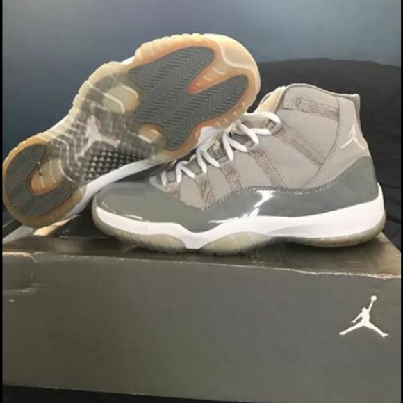 Athletic_Shoes