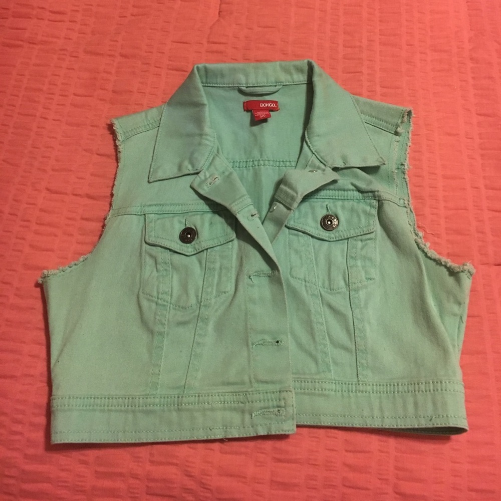 Crop top, teal vest