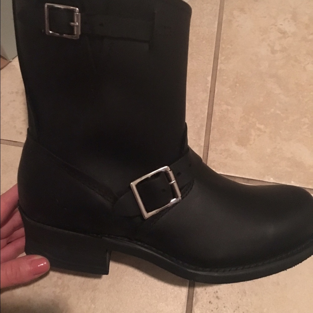 Frye Engineer Boots 8" in Black, NEW IN BOX!!