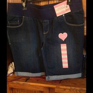 Sandy & Marcie's Denim Maternity Shorts M