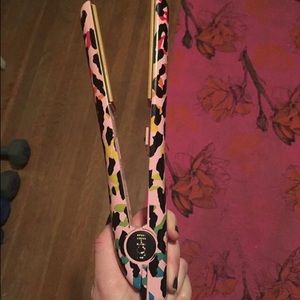 CHI hair straightener