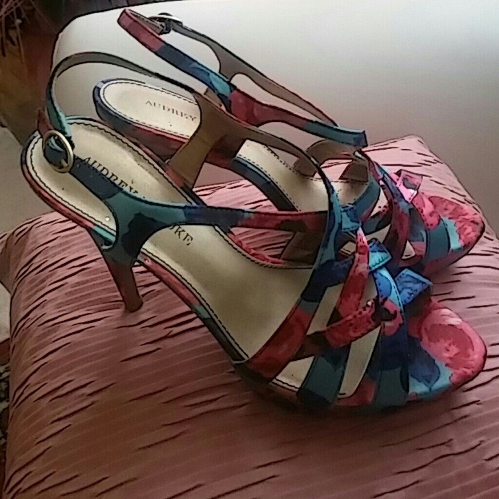 Santin sandles good for night out or upcoming prom