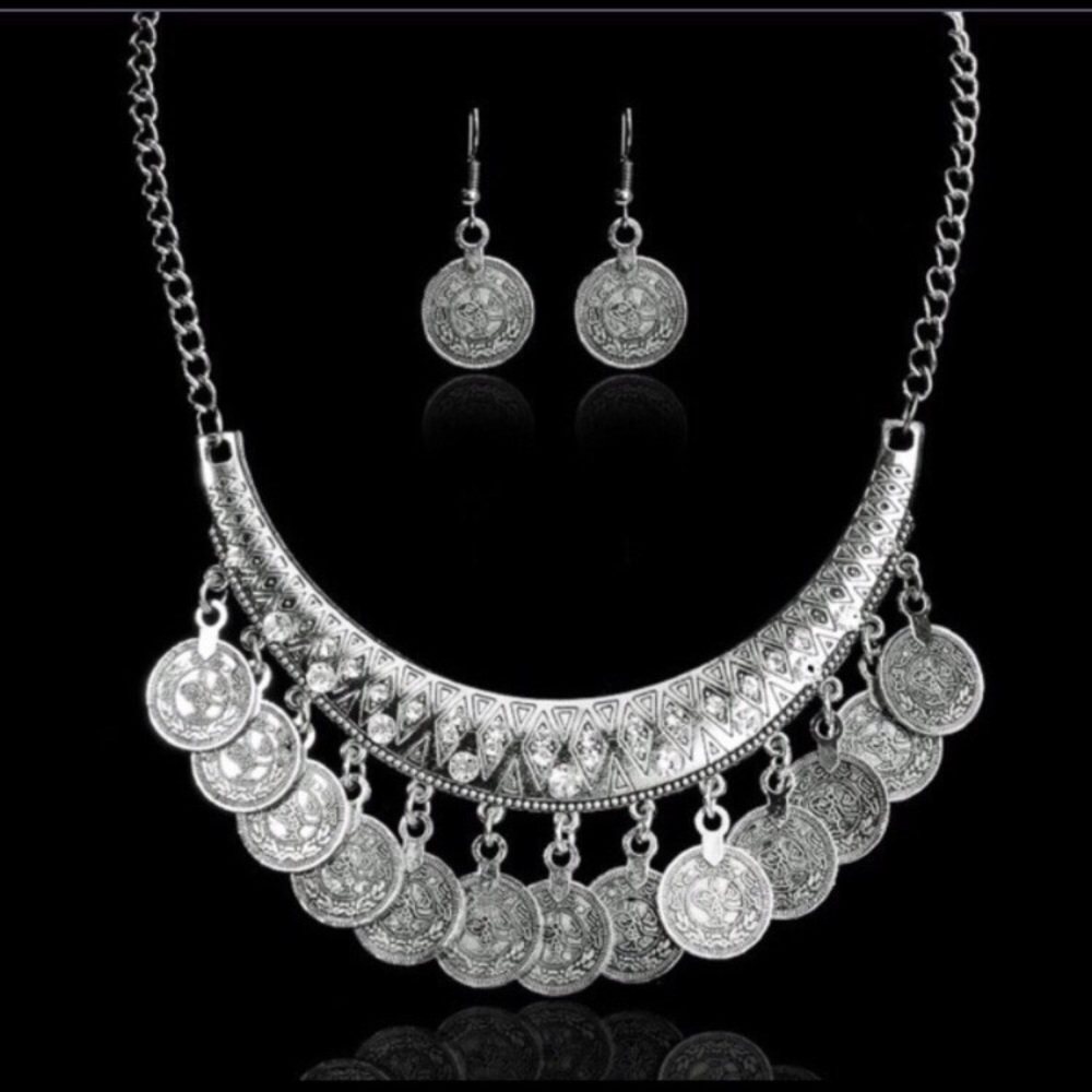 Silver Coin Statement Necklace and Earrings💖