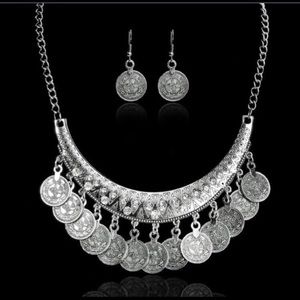 Silver Coin Statement Necklace and Earrings💖