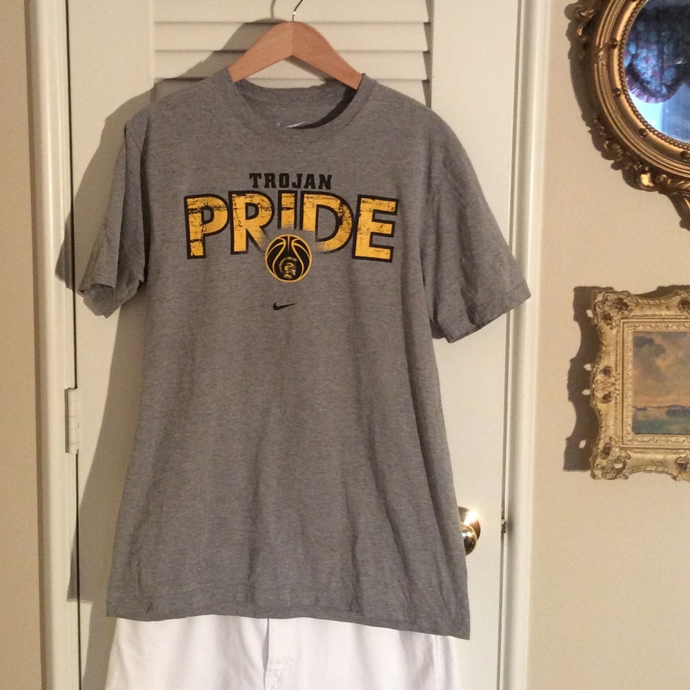 🌈🌈🌈🌈🌈🌈🌈🌈Men's Nike Trojan Pride Short sleeve tee.  Size M. 🌈🌈🌈