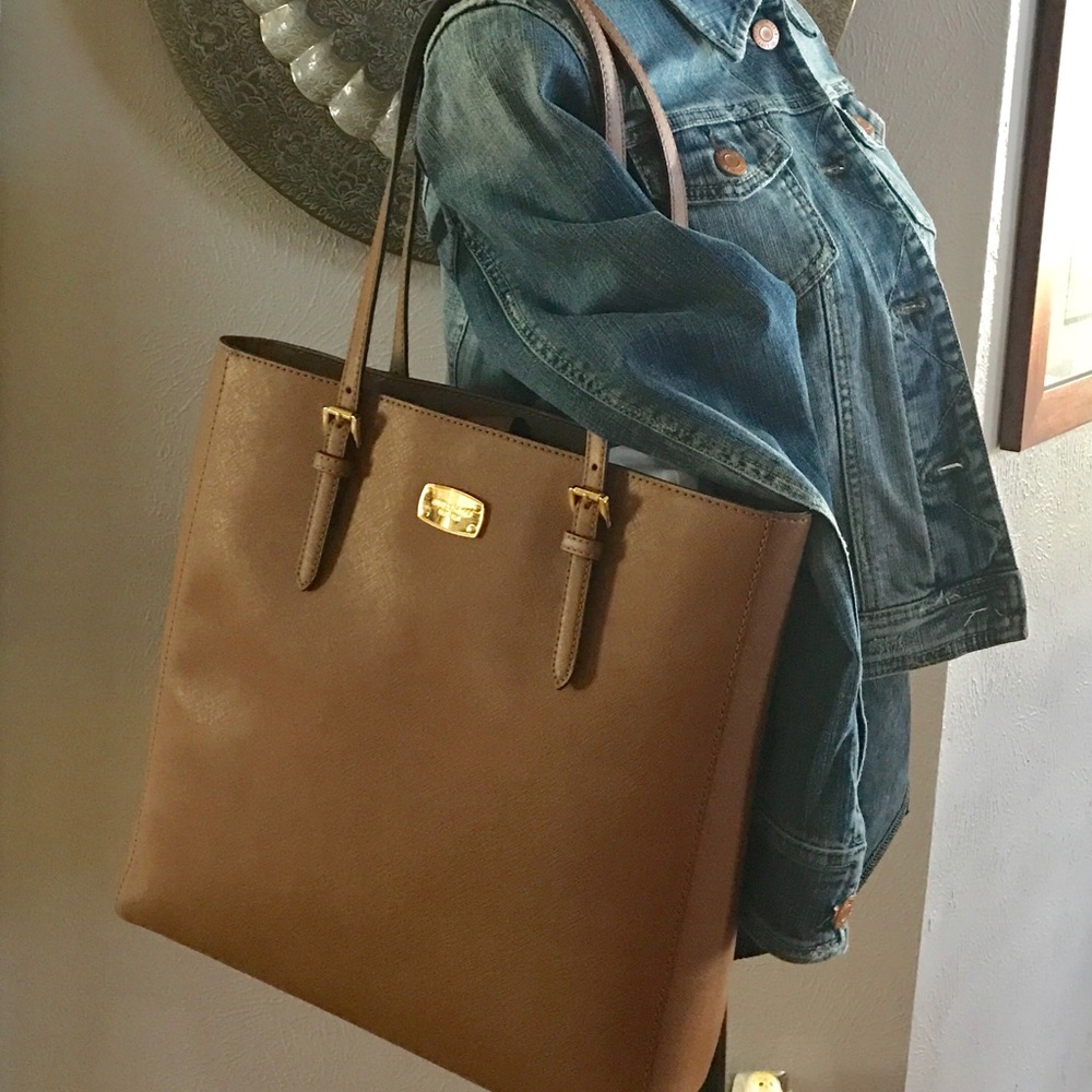 Michael Kors Jet Set NS leather Tote. NWT