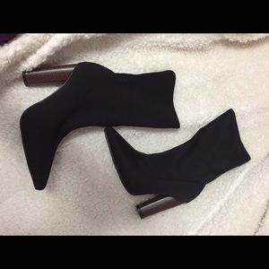 Lola Shoetique Bootie w/ Chunky Heel