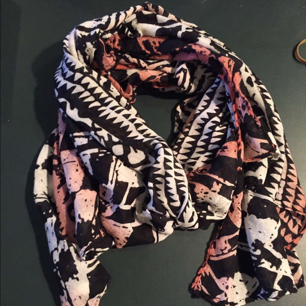 Pink and black tribal scarf 🎀
