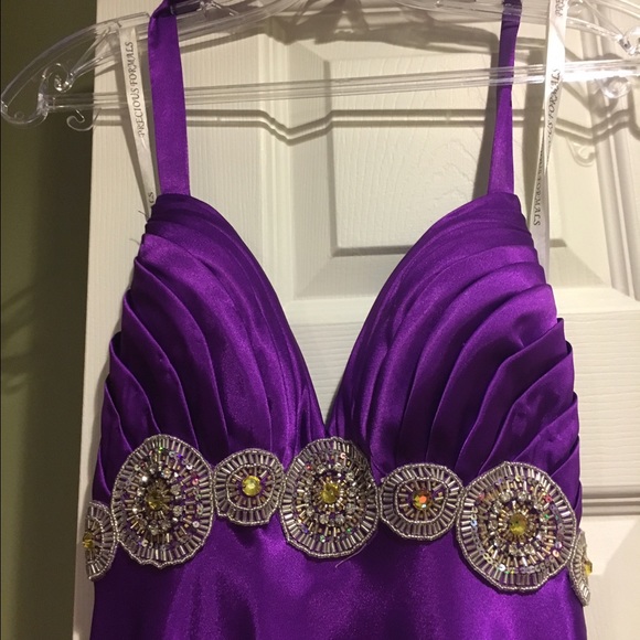 Gorgeous purple open back formal dress - Picture 3 of 4