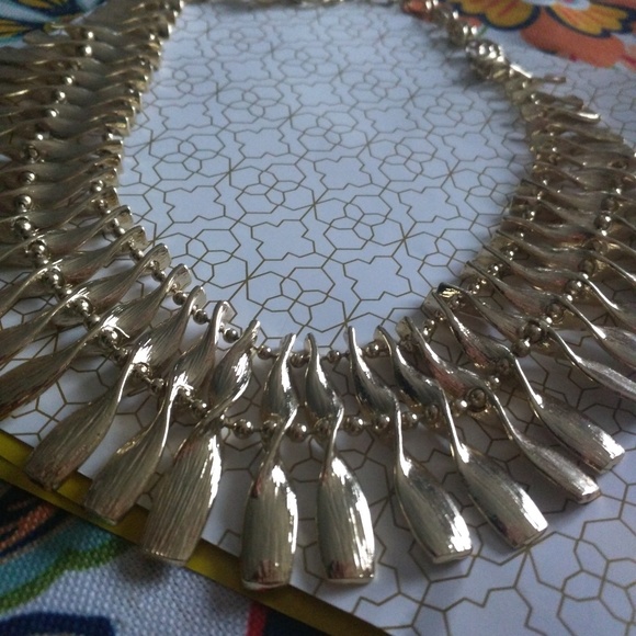 Kendra Scott Retired Sandy bib necklace - Picture 2 of 3