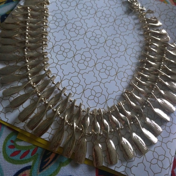 Kendra Scott Retired Sandy bib necklace - Picture 3 of 3